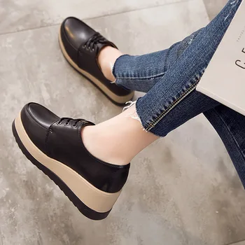 Модерни и удобни дамски обувки-oxfords, ежедневни обувки на равна подметка, кожени обувки дантела с пришитыми кръгли чорапи, нов стил на 2023 г.