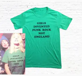 Тениска Girls Invented Punk Rock Not England, която носи Ким